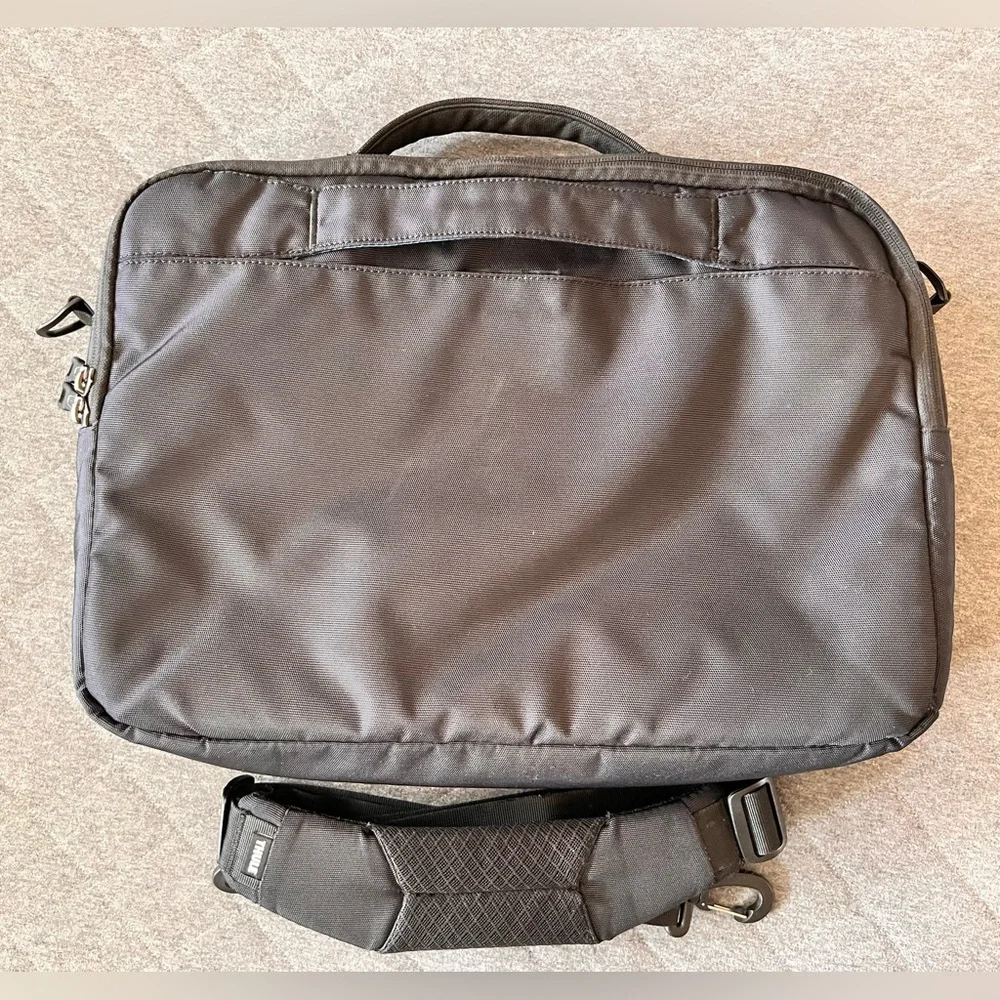 THULE 15.6” Black Subterra Multi Compartment Travel Laptop Bag Orig$109 Exc Cond